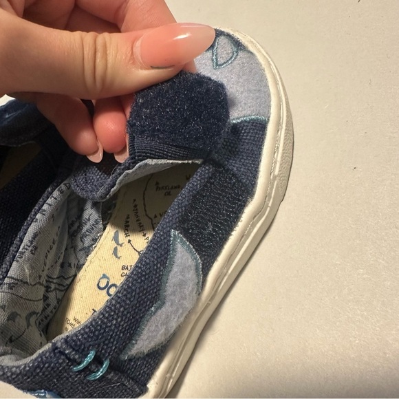 Tom’s toddler blue whale design slip on sneakers - Picture 6 of 6
